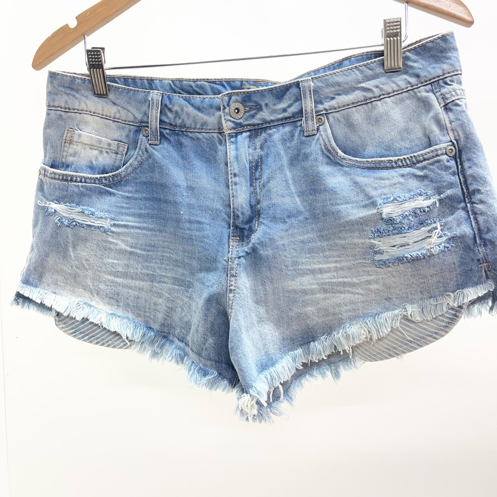 True Craft Light Blue Distressed Frayed‎ Denim Shorts